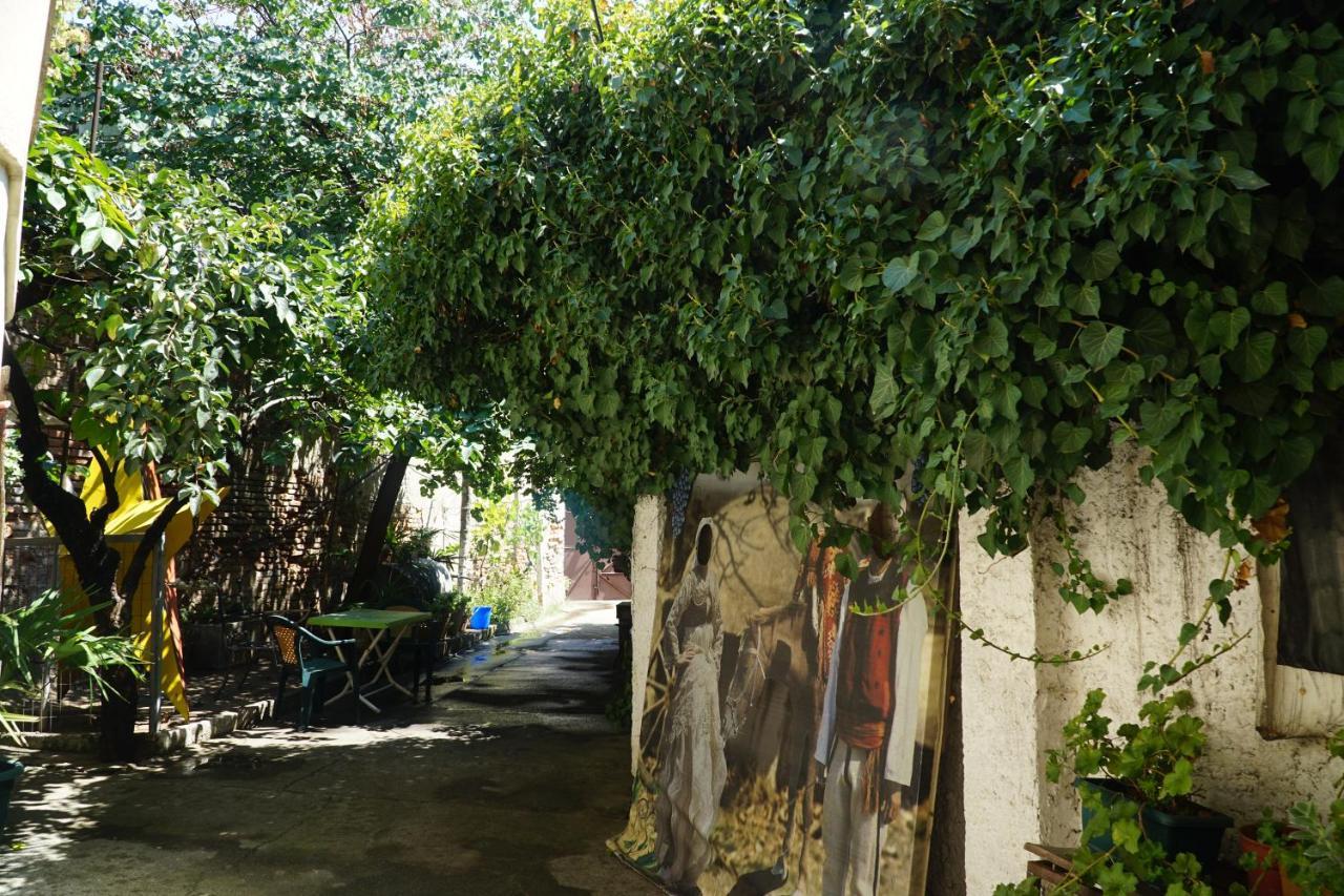 Albaniantrip Rooms And Apartments Tirana Exterior photo